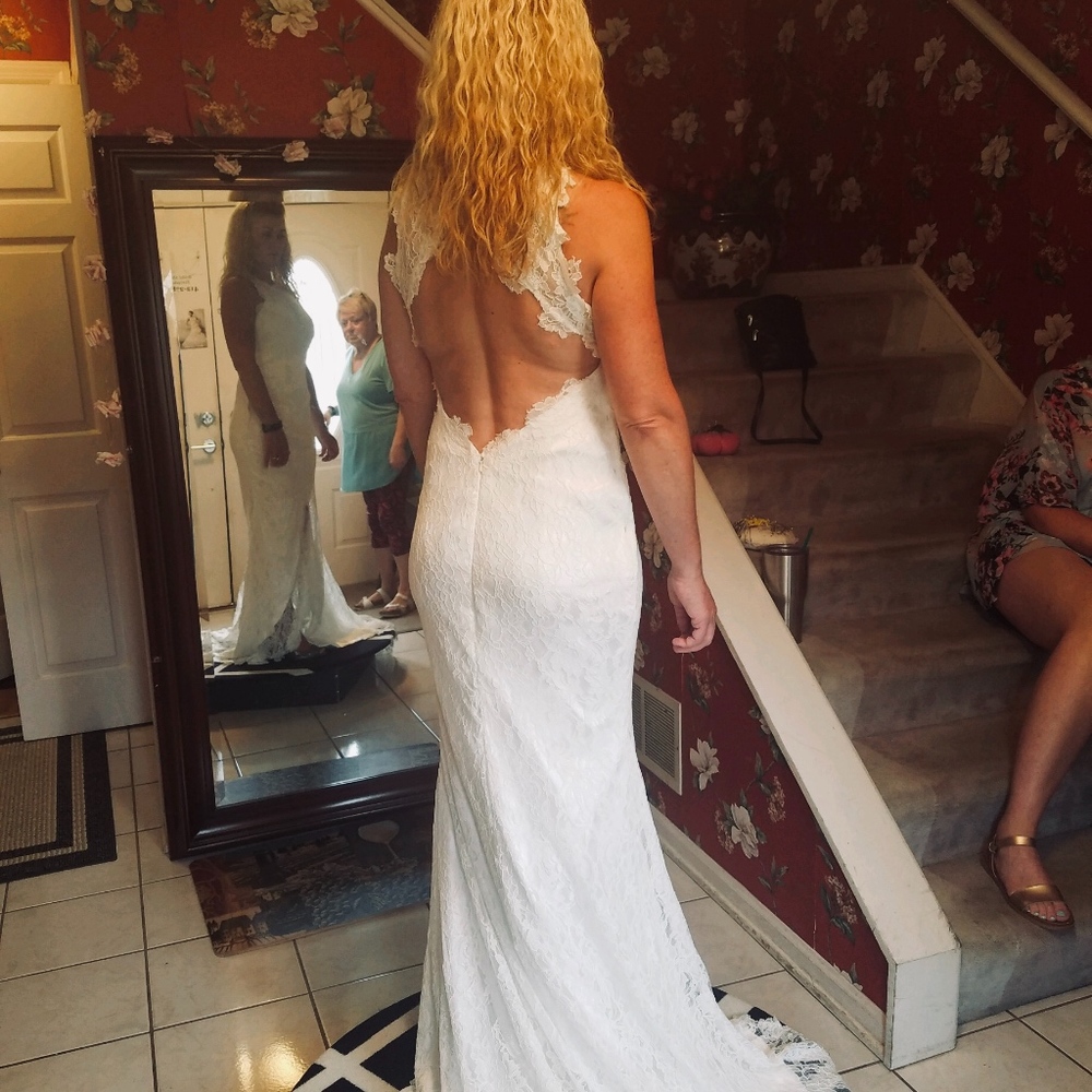 BRIDAL GOWN - NEVER WORN